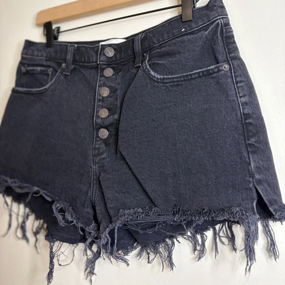 Abercrombie Fitch High Rise Mom Shorts Black Denim Button Fly Frayed Hem Size 30